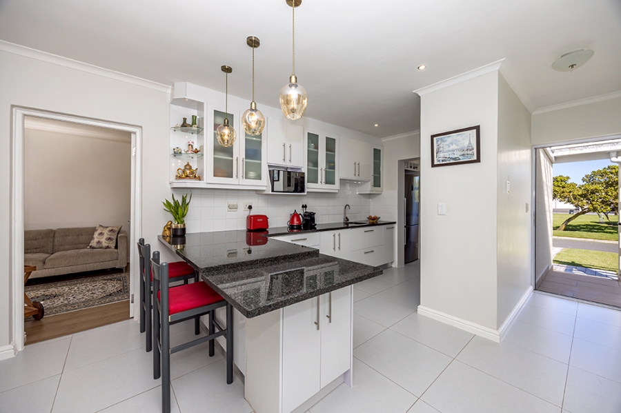 3 Bedroom Property for Sale in Sunningdale Western Cape